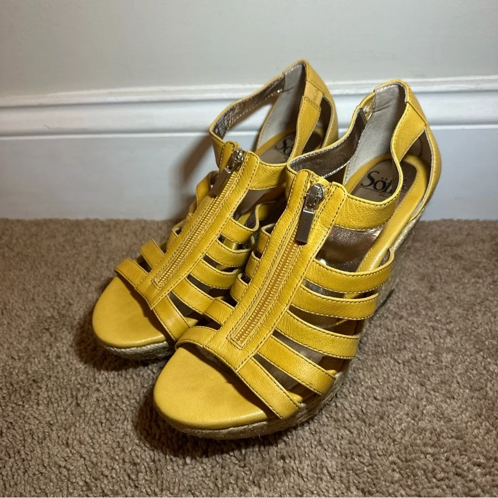 Sofft Women’s Wedge Heels Zip Yellow Sandal Size 8M Leather - Picture 1 of 12